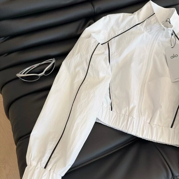 Auth Alo Yoga Set Motivate Full-Zip Track Jacket And Motivate Track Short White - Picture 4 of 8